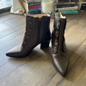 Nine West bootie